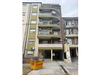 Se vende amplio y luminoso monoambiente en calle La Rioja