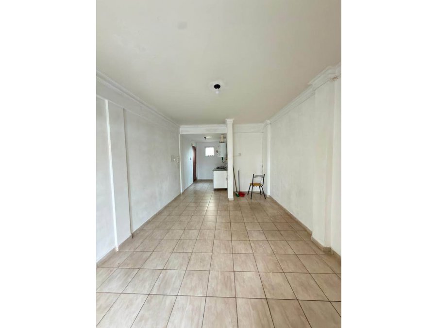Se vende amplio y luminoso monoambiente en calle La Rioja
