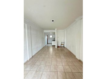 Se vende amplio y luminoso monoambiente en calle La Rioja