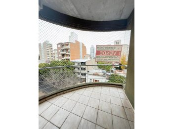 Se vende amplio y luminoso monoambiente en calle La Rioja