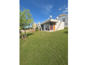 Complejo con vistas a las barrancas del río - 225m² - 1 dorm