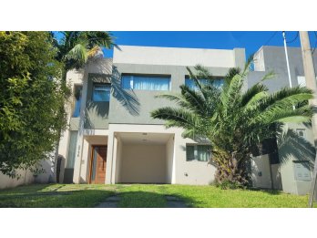 3 dormitorios-3 baños - oficina - terraza - piscina- 300M2