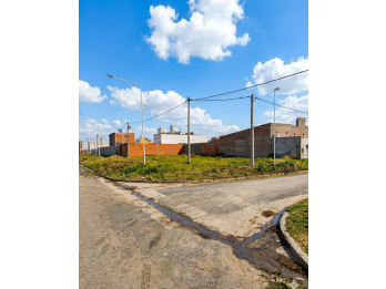 TERRENO EN VENTA en calle Mihura y Balbín PARANÁ Entre Ríos