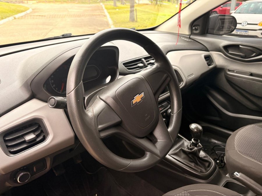 CHEVROLET ONIX JOY 5P 1.4. Recibo vehículos.