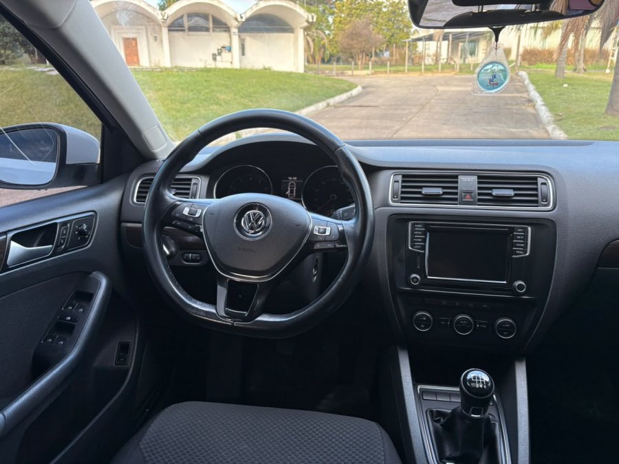 VOLKSWAGEN VENTO 1.4 TSI BM TECH. Recibo vehículos.