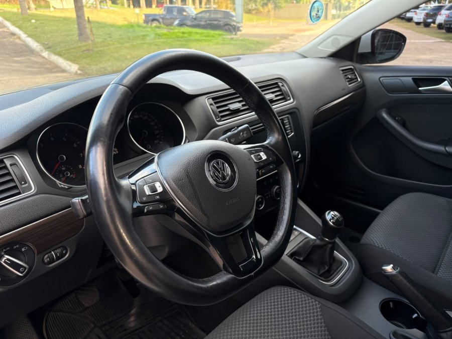 VOLKSWAGEN VENTO 1.4 TSI BM TECH. Recibo vehículos.
