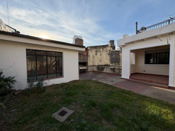 VENTA AMPLIA CASA EN PLANTA ALTA – ECHAGUE Y CURA ALVAREZ.