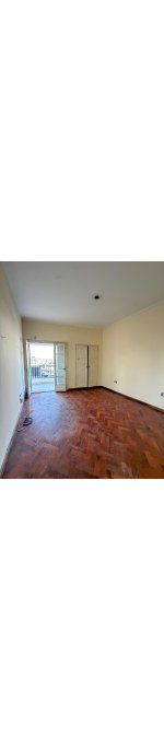 VENTA AMPLIA CASA EN PLANTA ALTA – ECHAGUE Y CURA ALVAREZ.