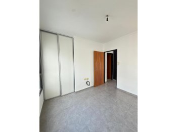 Hermoso departamento con cochera calle uruguay y la rioja.