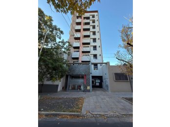 Hermoso departamento con cochera calle uruguay y la rioja.