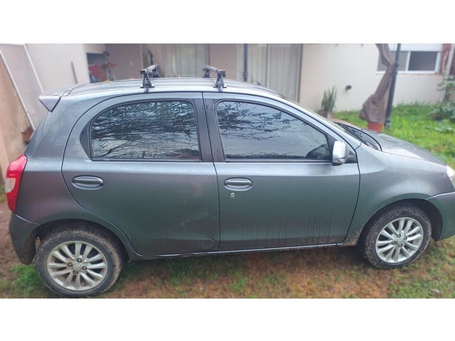 ETIOS XLS - 5 PUERTAS -  2015