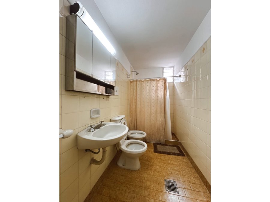 Alquiler dpto 3 dormitorios con cochera calle Pellegrini