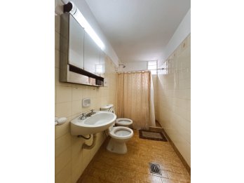 Alquiler dpto 3 dormitorios con cochera calle Pellegrini