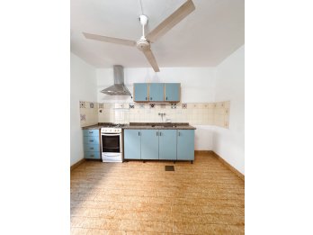 Alquiler dpto 3 dormitorios con cochera calle Pellegrini