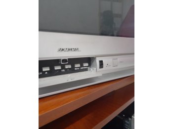 HERMOSO    TV    DE     TUBO
