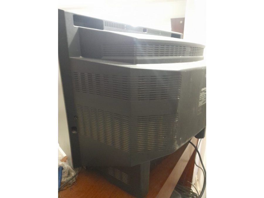 HERMOSO    TV    DE     TUBO