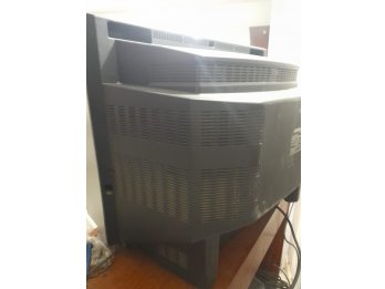 HERMOSO    TV    DE     TUBO