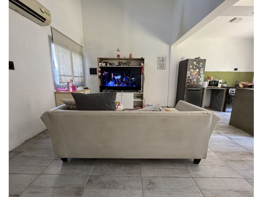 VENTA – MODERNA DE CASA 3 DORMITORIOS CON PATIO