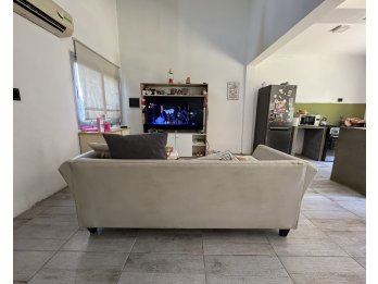 VENTA – MODERNA DE CASA 3 DORMITORIOS CON PATIO