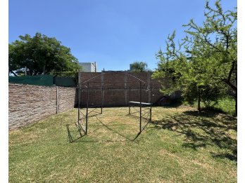 VENTA – MODERNA DE CASA 3 DORMITORIOS CON PATIO