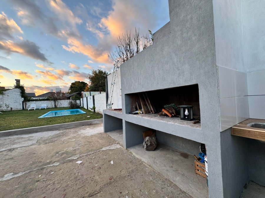 Carlos Darwin al 300. Moderna casa en venta zona thompson 0