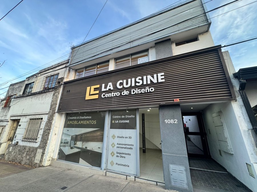 SE ALQUILA LOCAL COMERCIAL FRENTE A TERMINAL