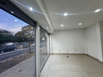 SE ALQUILA LOCAL COMERCIAL FRENTE A TERMINAL