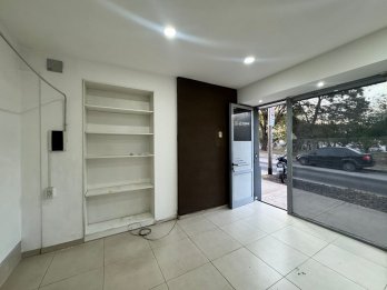 SE ALQUILA LOCAL COMERCIAL FRENTE A TERMINAL