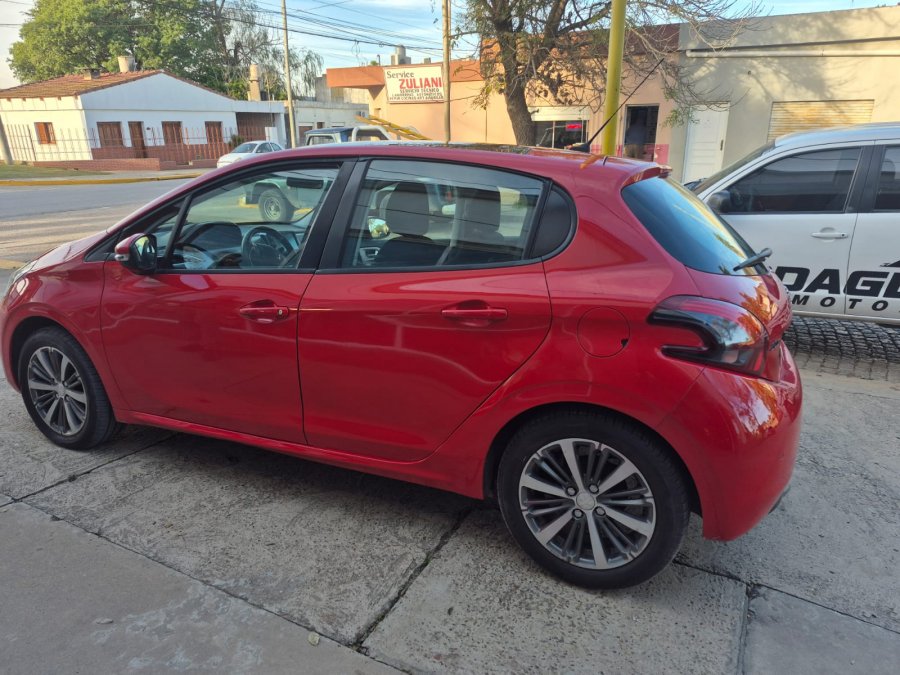 208 allure 1.6 2017 84.000km. Vendo o permuto mayor-menor