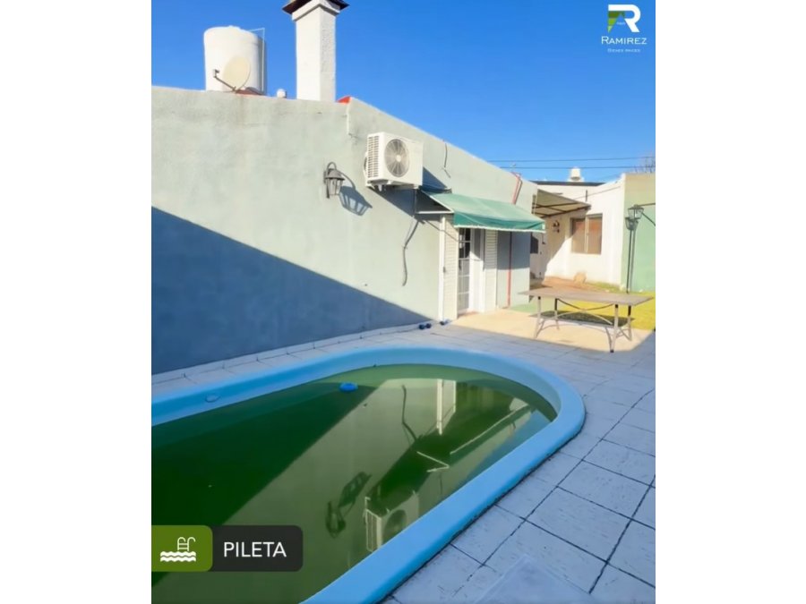 Casa en venta con pileta y patio