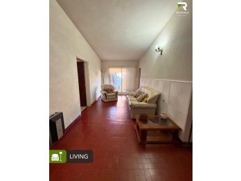Casa en venta con pileta y patio
