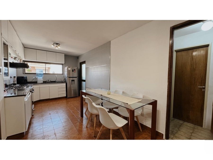 Departamento de 3 Dormitorios con Cochera en Pleno Centro de