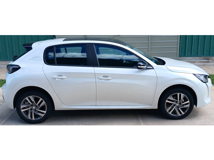 VENDO PEUGEOT 208 FELINE 2024
