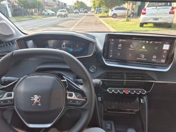 VENDO PEUGEOT 208 FELINE 2024