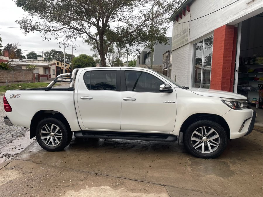 Hilux Srx 4*4 2016 250.000km. Vendo o permuto mayor-menor