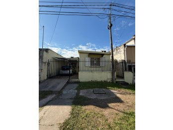 División de los Andes y Santos Domínguez - Casa en Venta