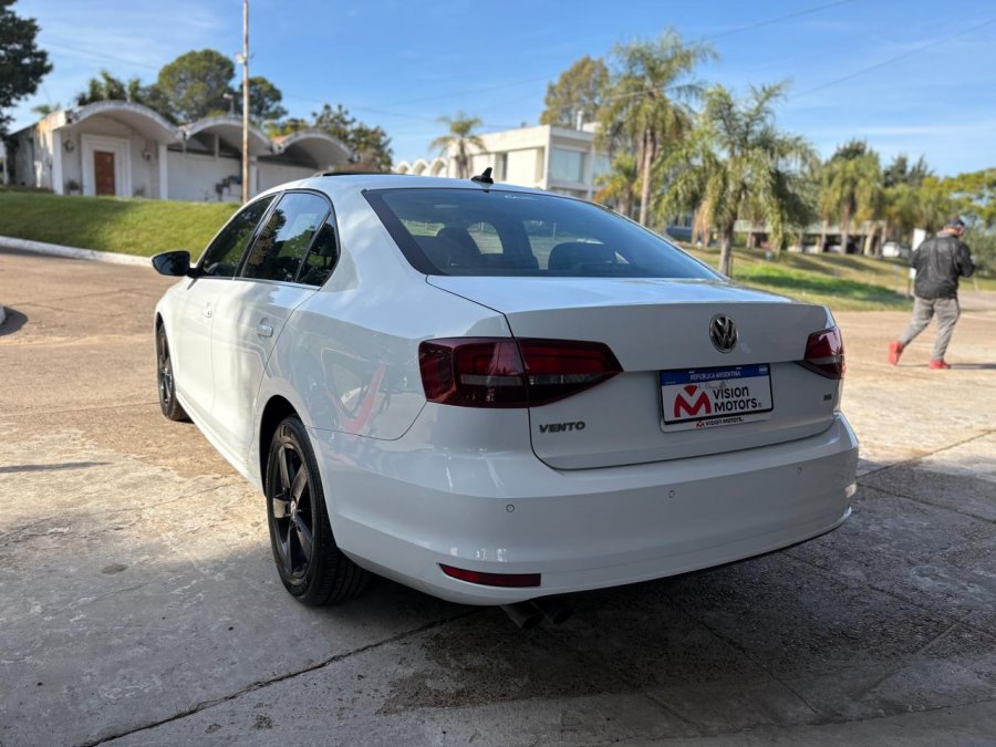 VOLKSWAGEN Vento 2.5 Luxury Dsg
