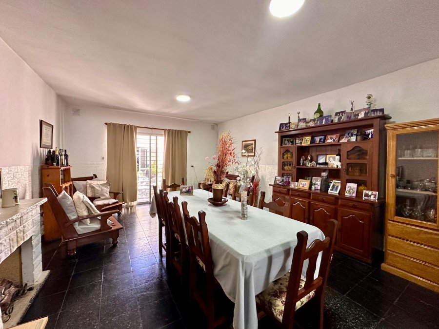 ✅VENDO CASA 4 DOR. 4 BAÑOS, PILETA. ZONA CENTRO. U$D 250.000