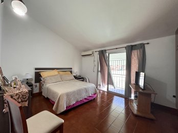 ✅VENDO CASA 4 DOR. 4 BAÑOS, PILETA. ZONA CENTRO. U$D 250.000