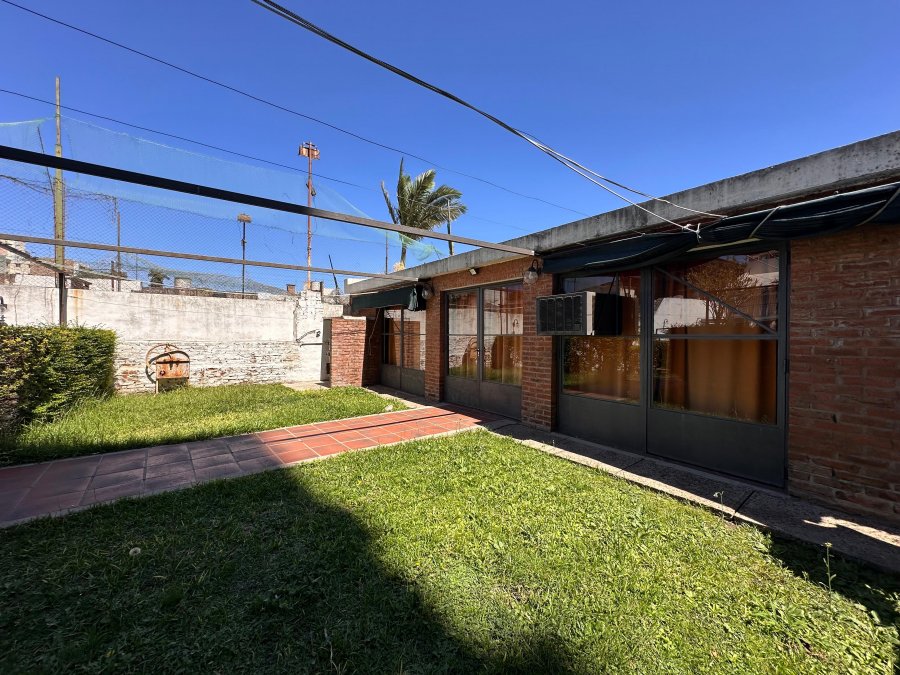 ✅VENDO CASA 4 DOR. 4 BAÑOS, PILETA. ZONA CENTRO. U$D 250.000