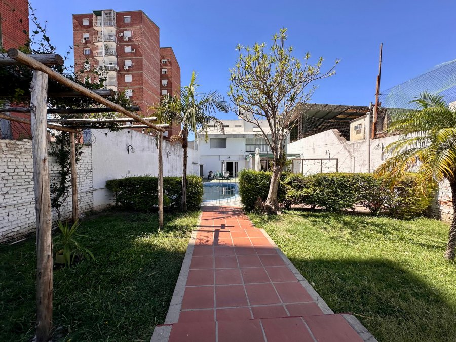 ✅VENDO CASA 4 DOR. 4 BAÑOS, PILETA. ZONA CENTRO. U$D 250.000