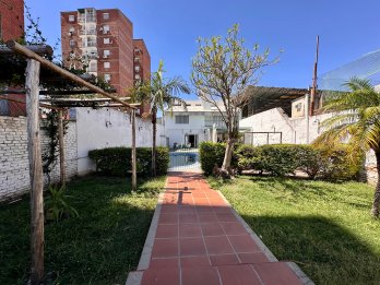 ✅VENDO CASA 4 DOR. 4 BAÑOS, PILETA. ZONA CENTRO. U$D 250.000
