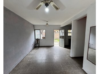 VENTA - CASA DE 2 DORMITORIOS - ZONA PARANA 20