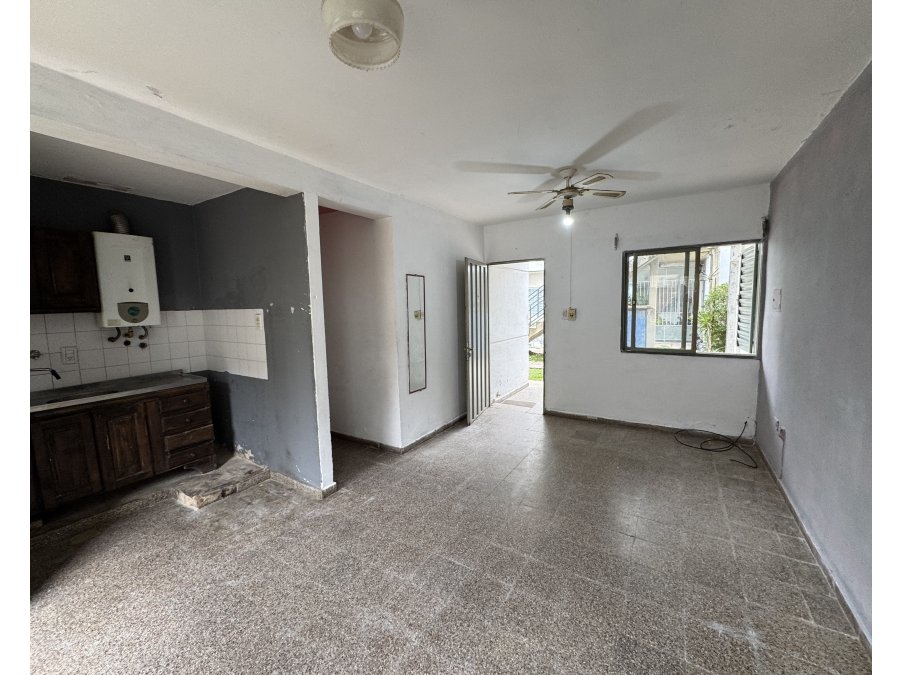 VENTA - CASA DE 2 DORMITORIOS - ZONA PARANA 20