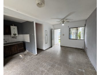 VENTA - CASA DE 2 DORMITORIOS - ZONA PARANA 20