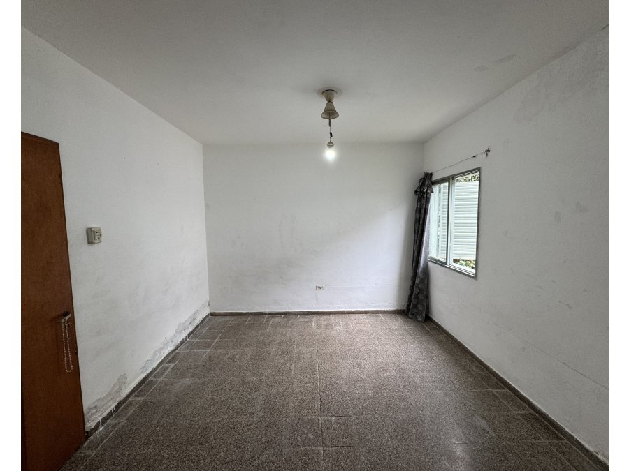 VENTA - CASA DE 2 DORMITORIOS - ZONA PARANA 20