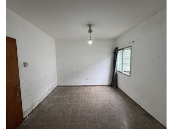 VENTA - CASA DE 2 DORMITORIOS - ZONA PARANA 20