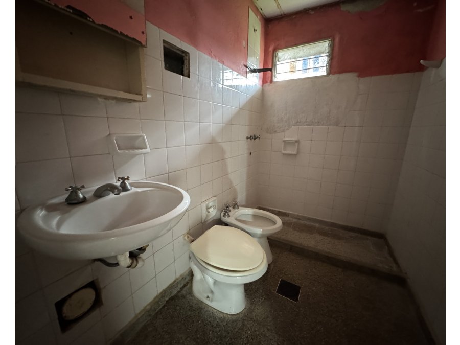 VENTA - CASA DE 2 DORMITORIOS - ZONA PARANA 20