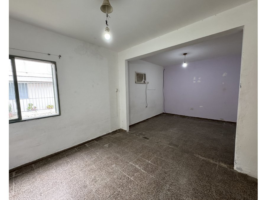VENTA - CASA DE 2 DORMITORIOS - ZONA PARANA 20