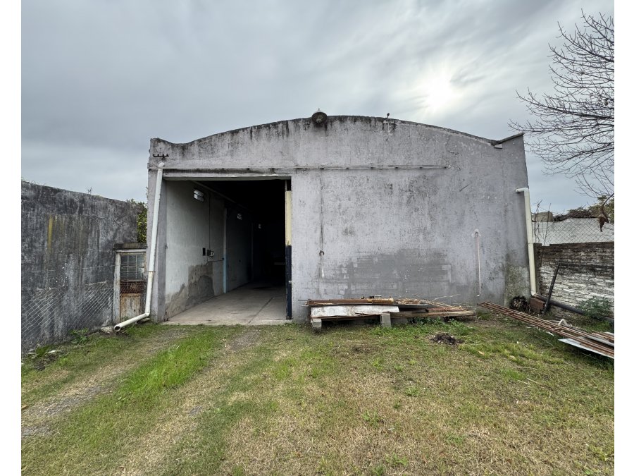 VENDO GALPON - ZONA BLAS PARERA Y REGIS MARTINEZ